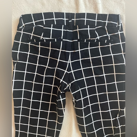 Old Navy pixie pants size 2R - Picture 4 of 5